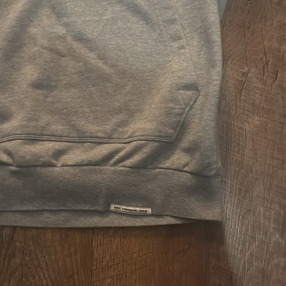 Nike Standard Issue Hoodie - Picture 3 of 6